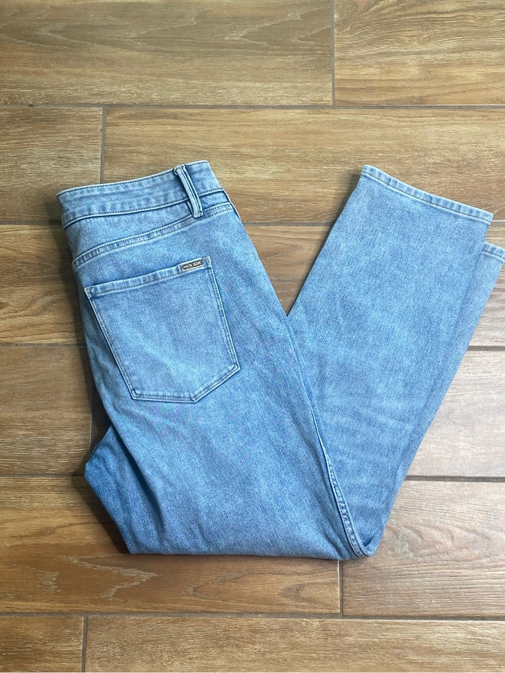 White House Black Market 8 Distressed Crop Jeans
